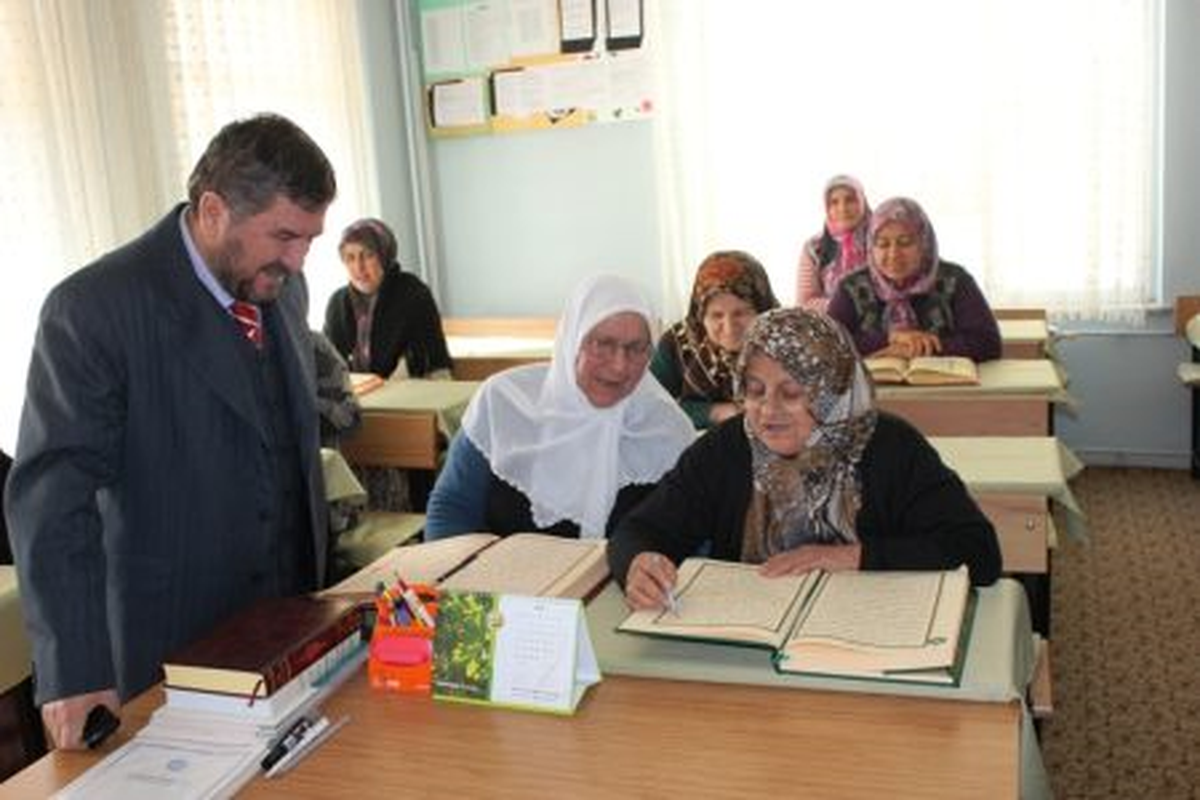 72 Yaşında Kur\'anı Kerim Öğreniyor
