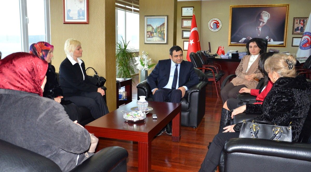 Ak Partili Kadınlardan Rektör Laçiner\'e Destek