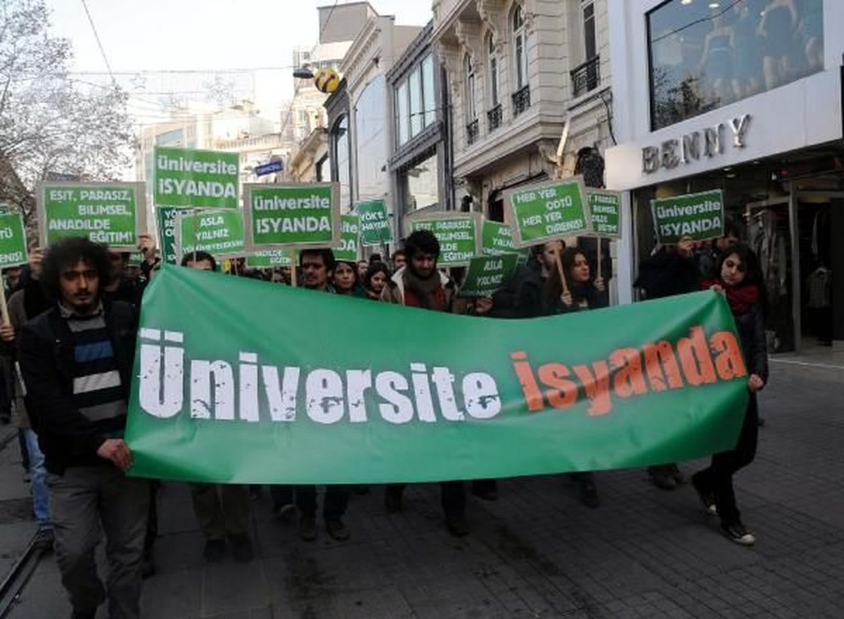 Akademisyenler Yollara Çıkıyor