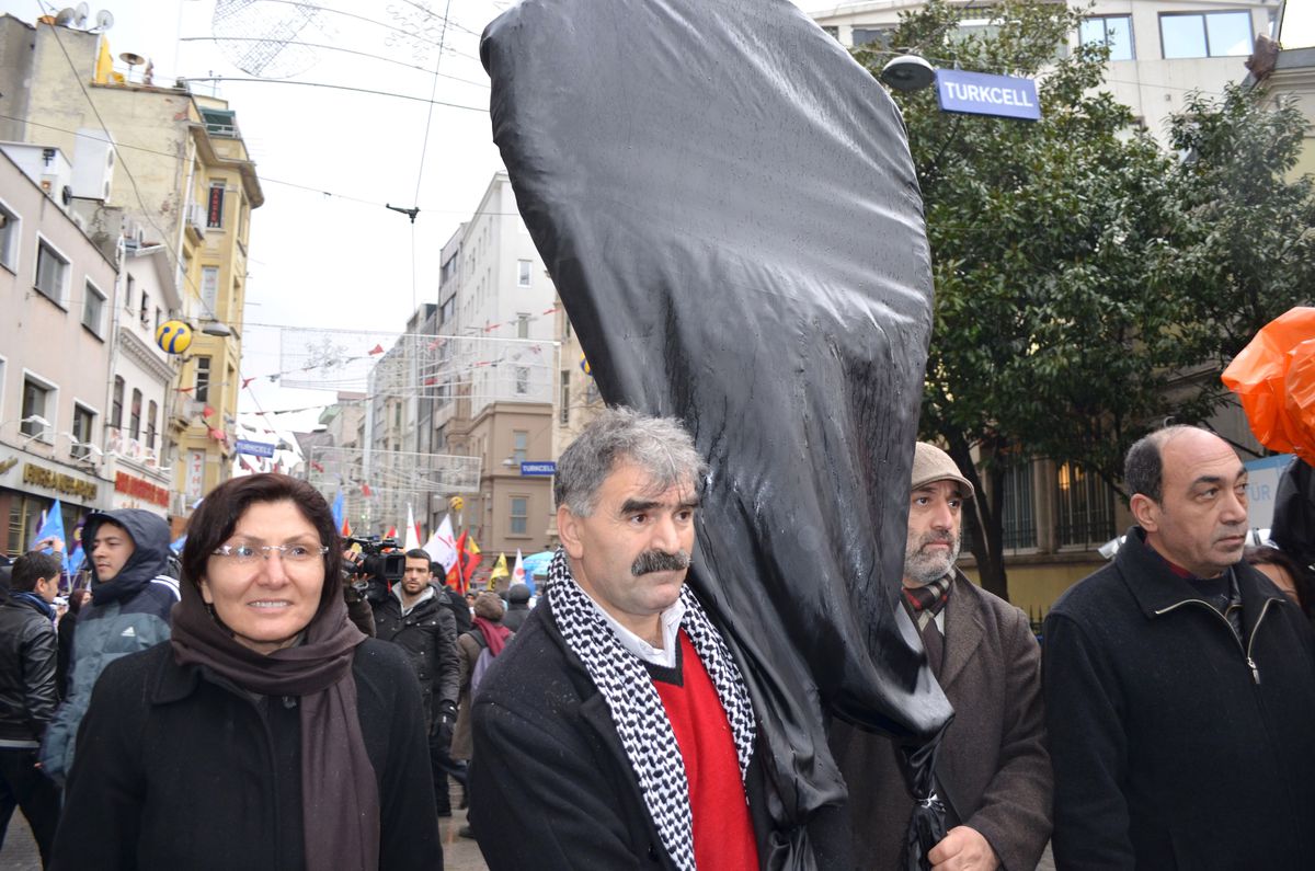 BDP\'liler Başkonsolosluğa Yürüdü