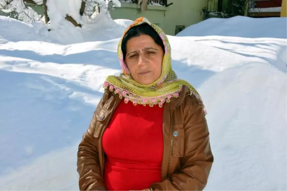 Beytüşşebap'ta Kar Hayatı Durdurdu, Çığ Düşen Köyde 8 Kişilik Aileden Haber Alınamıyor