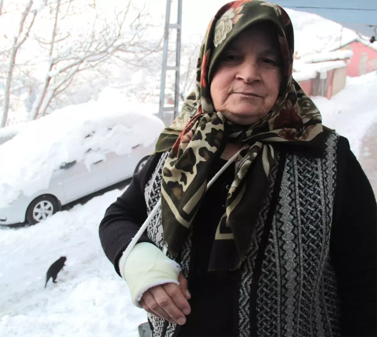 Buzlu Yollarda Kayan Vatandaşlar Hastanelik Oldu