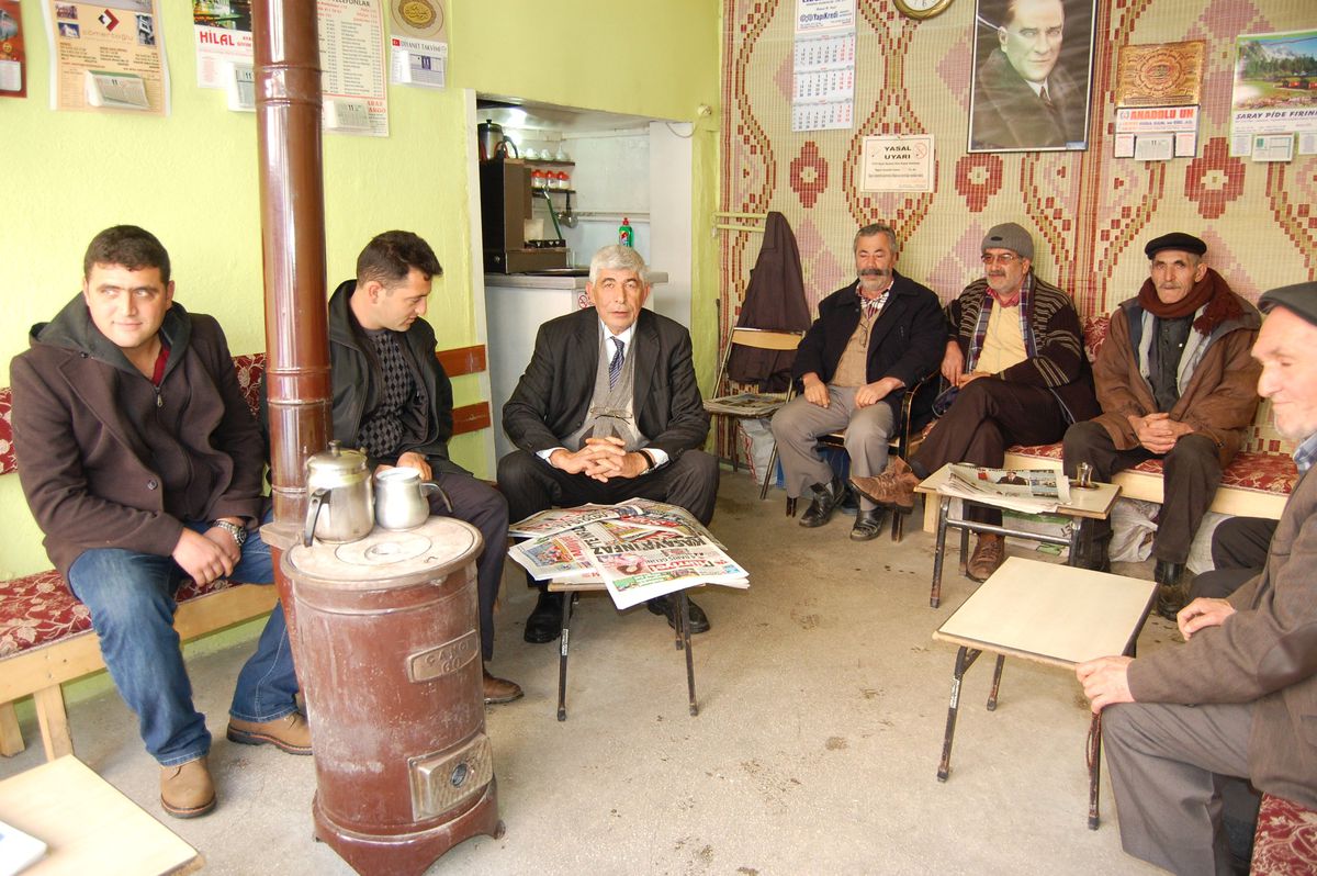 CHP İlçe Başkanından Kahvehanelere Bedava Gazete