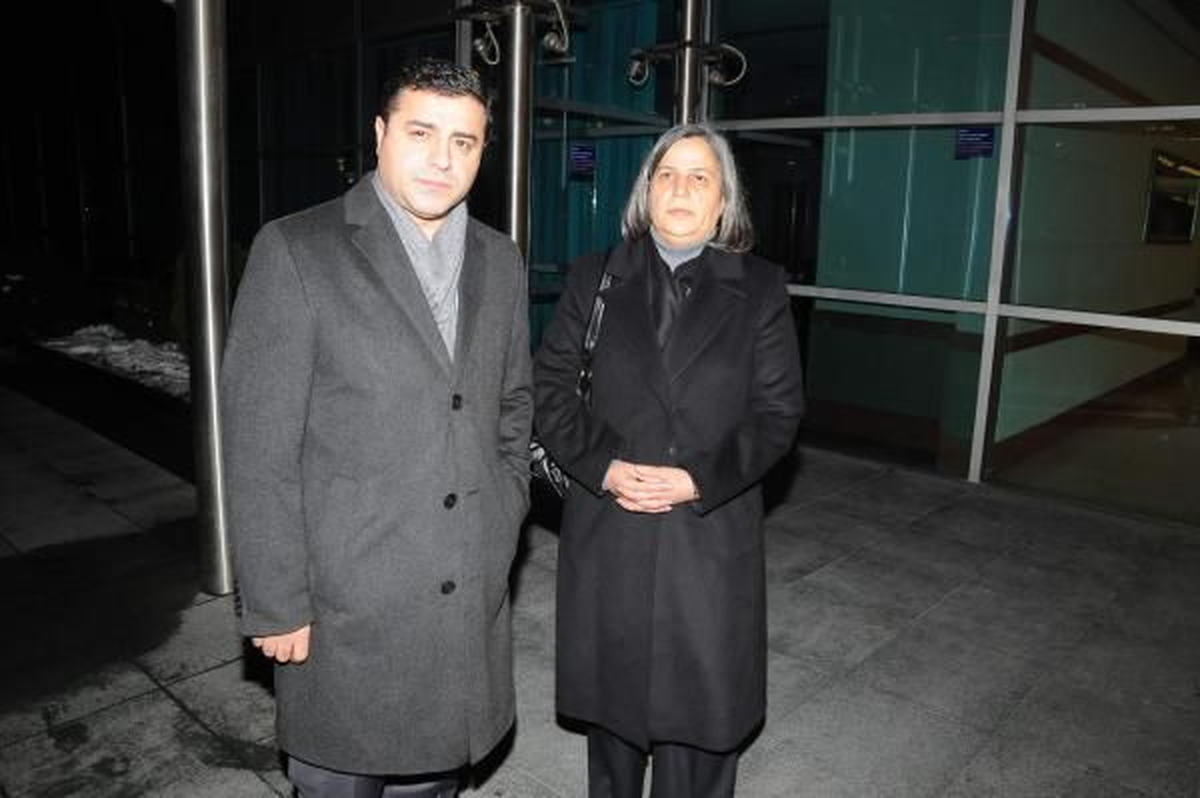 Demirtaş ve Kışanak, Cinayetin İşlendiği Olay Yerini Ziyaret Etti