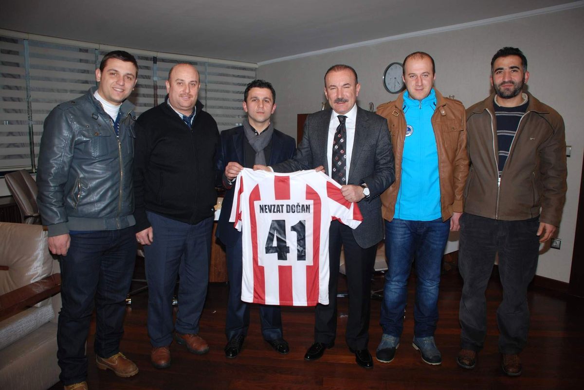 Fatihspor\'dan Nevzat Doğan\'a Forma