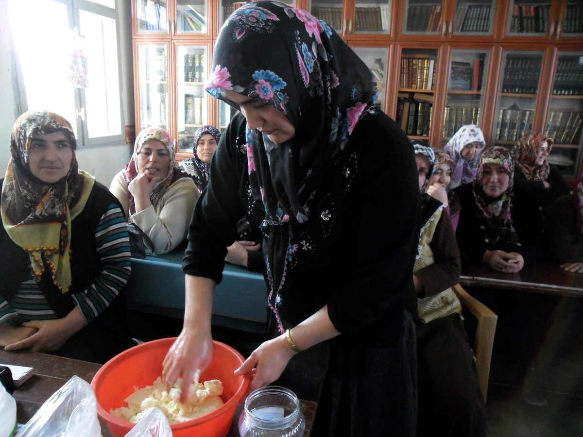 Güneyköy\'lü Kadınlar Sağlıklı Süt Ürünleri Üretecek