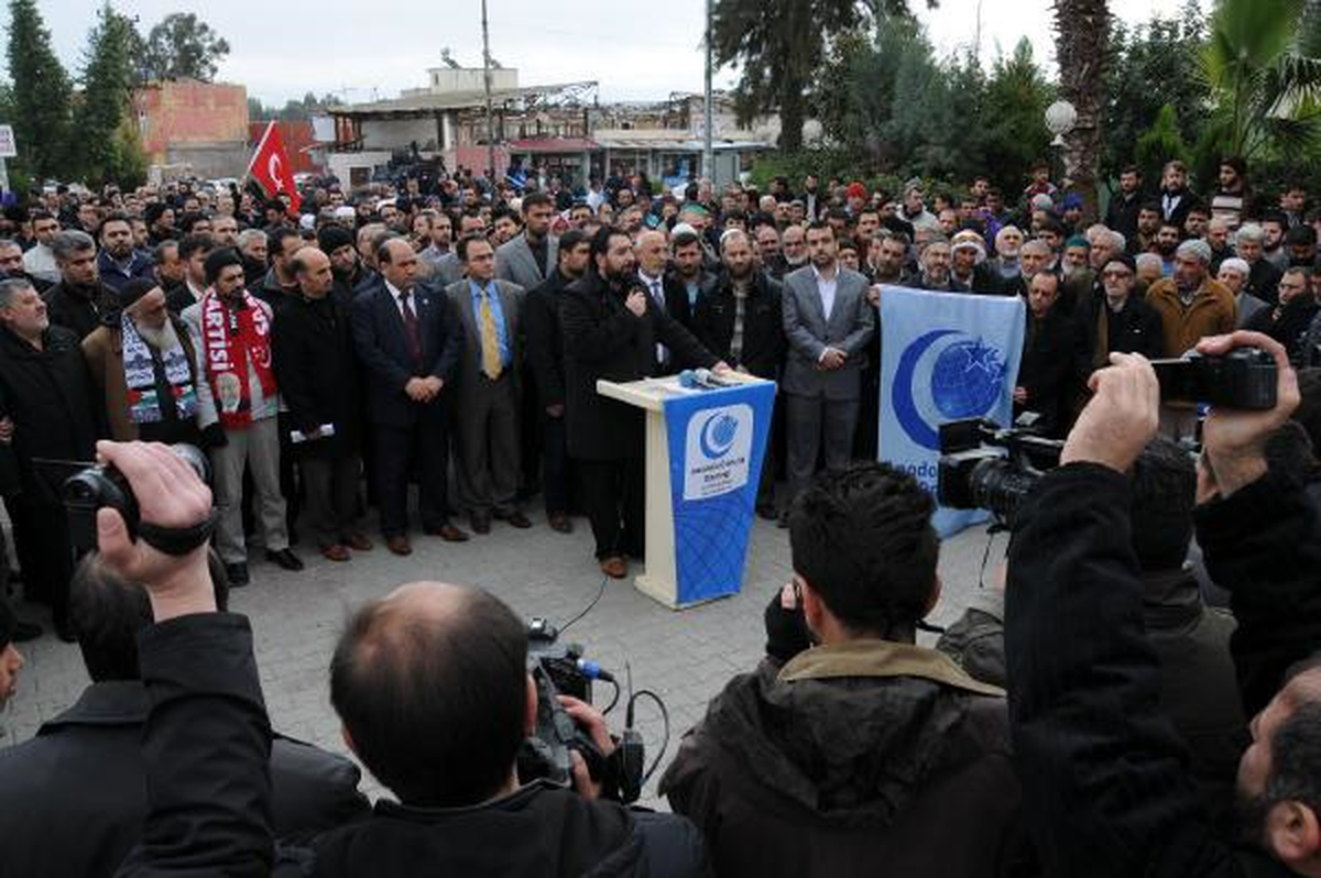 İncirlik Üssü Yanında, Camiye Yapılan Saldırıyı Protesto Ettiler