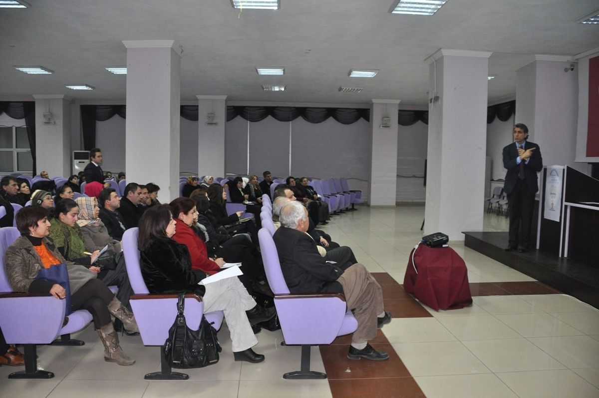 İstanbul Fatih Belediye Başkanı Demir, Siyaset Akedemisinin Konuğu Oldu
