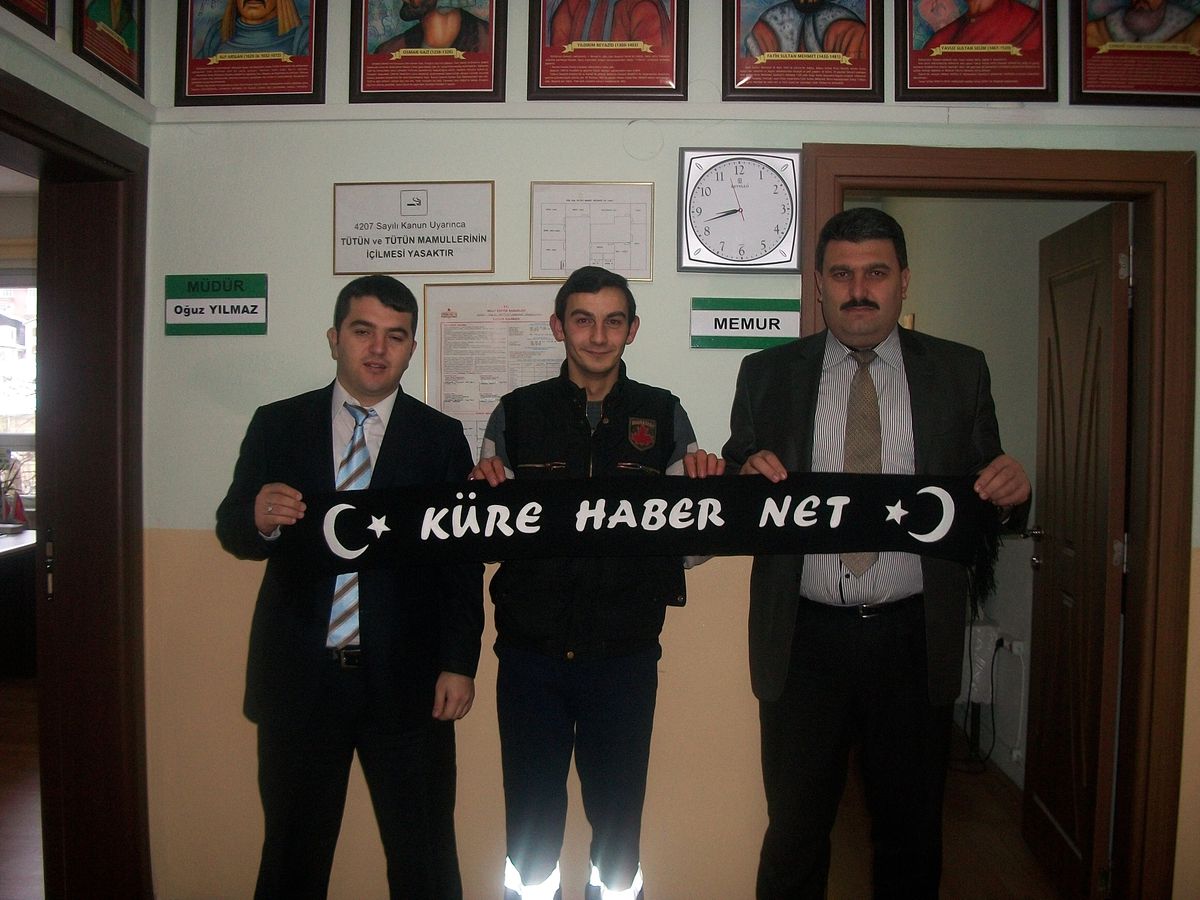 Küre Hem, Gazetecilere Atkı Hediye Etti