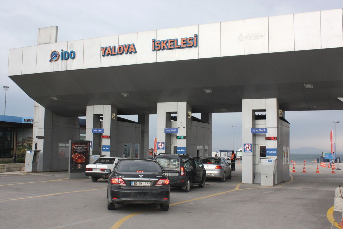Lodos Deniz Ulaşımını Felç Etti