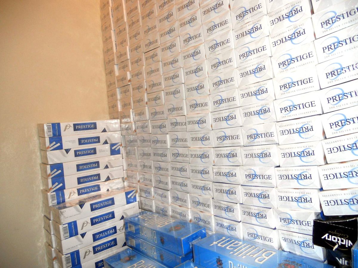 Otomobilde Bin 200 Paket Kaçak Sigara Ele Geçirildi