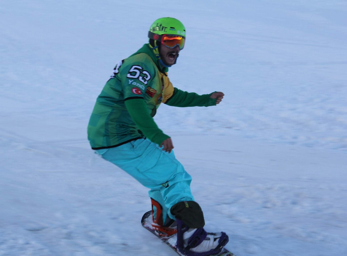Snowboard Yarışları Kars\'ta Başladı