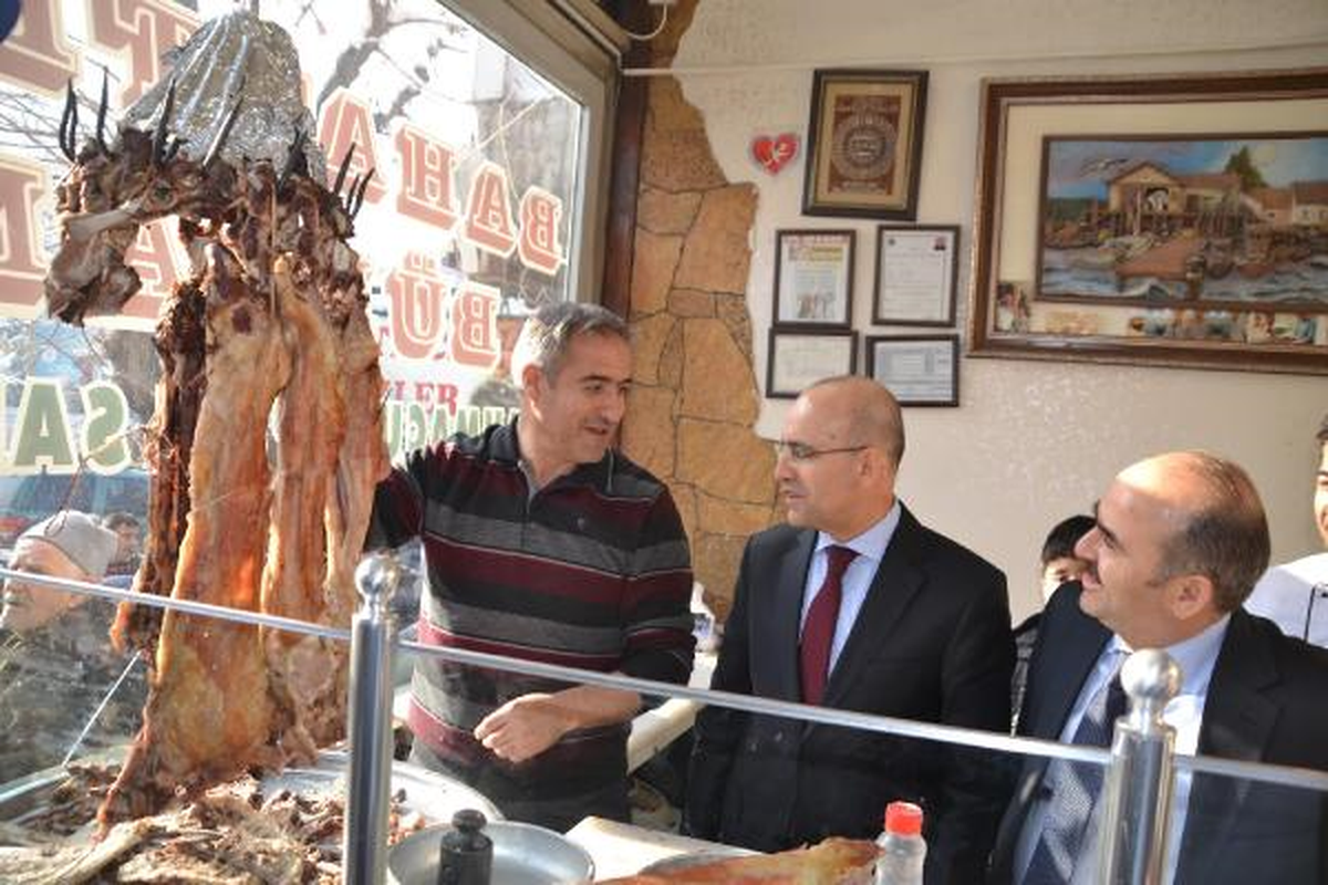 Bakan Şimşek Siirt\'te Büryan Yedi