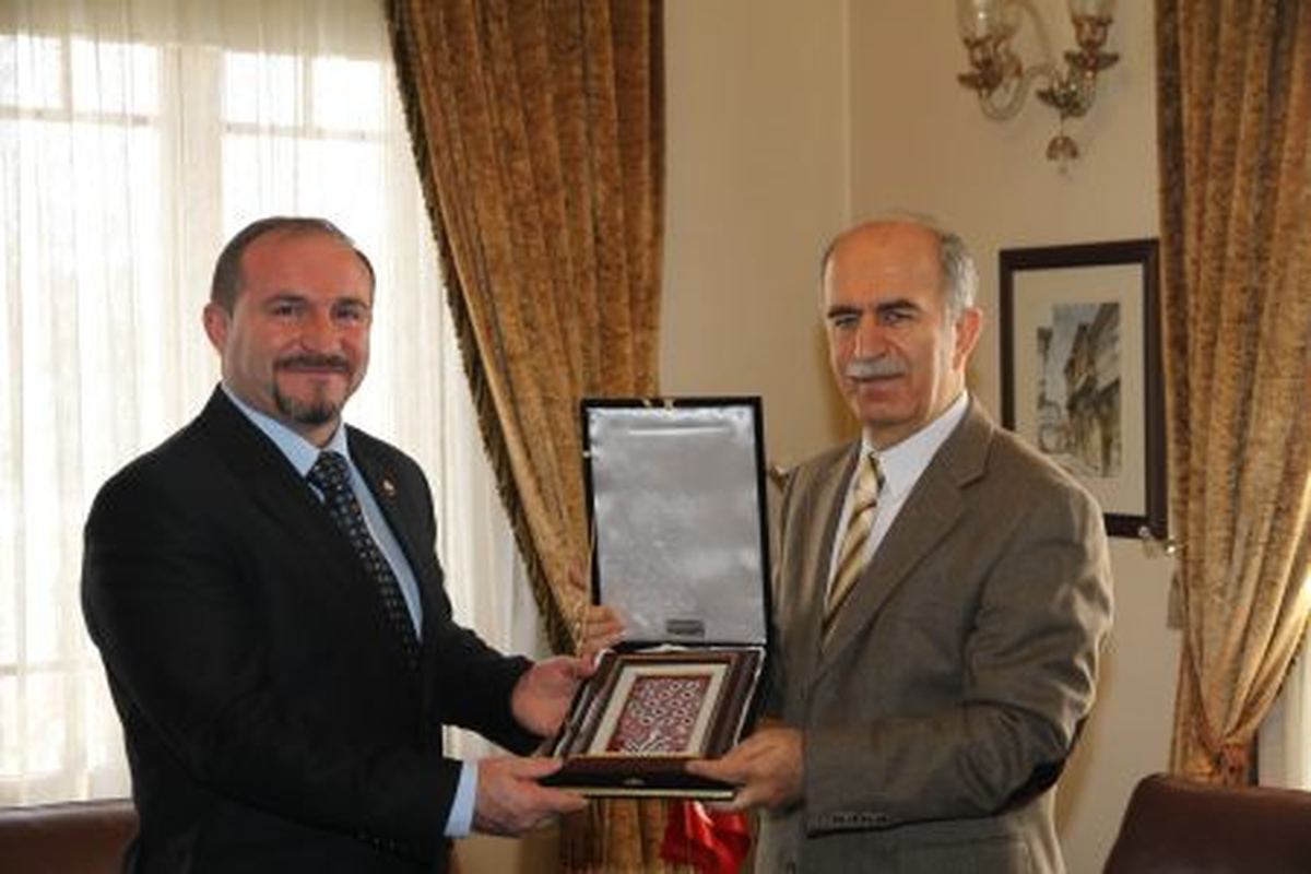 Vali Harput\'a Akademik Ziyaretçi