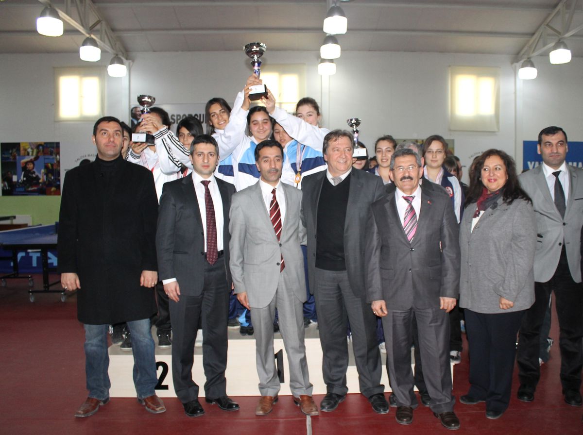 Yalova\'da Masa Tenisi Müsabakaları