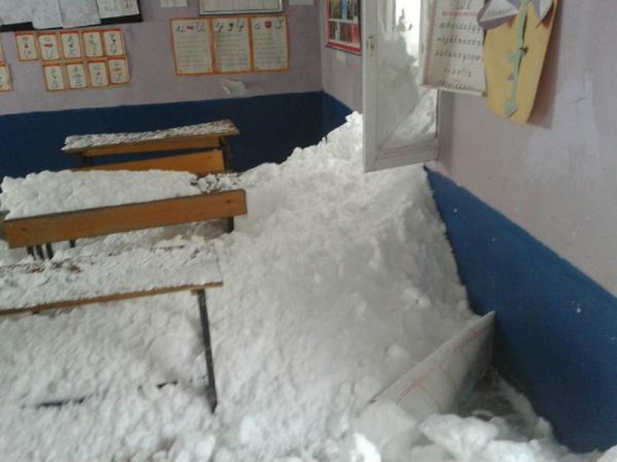 Okulun Üzerine Çığ Düştü