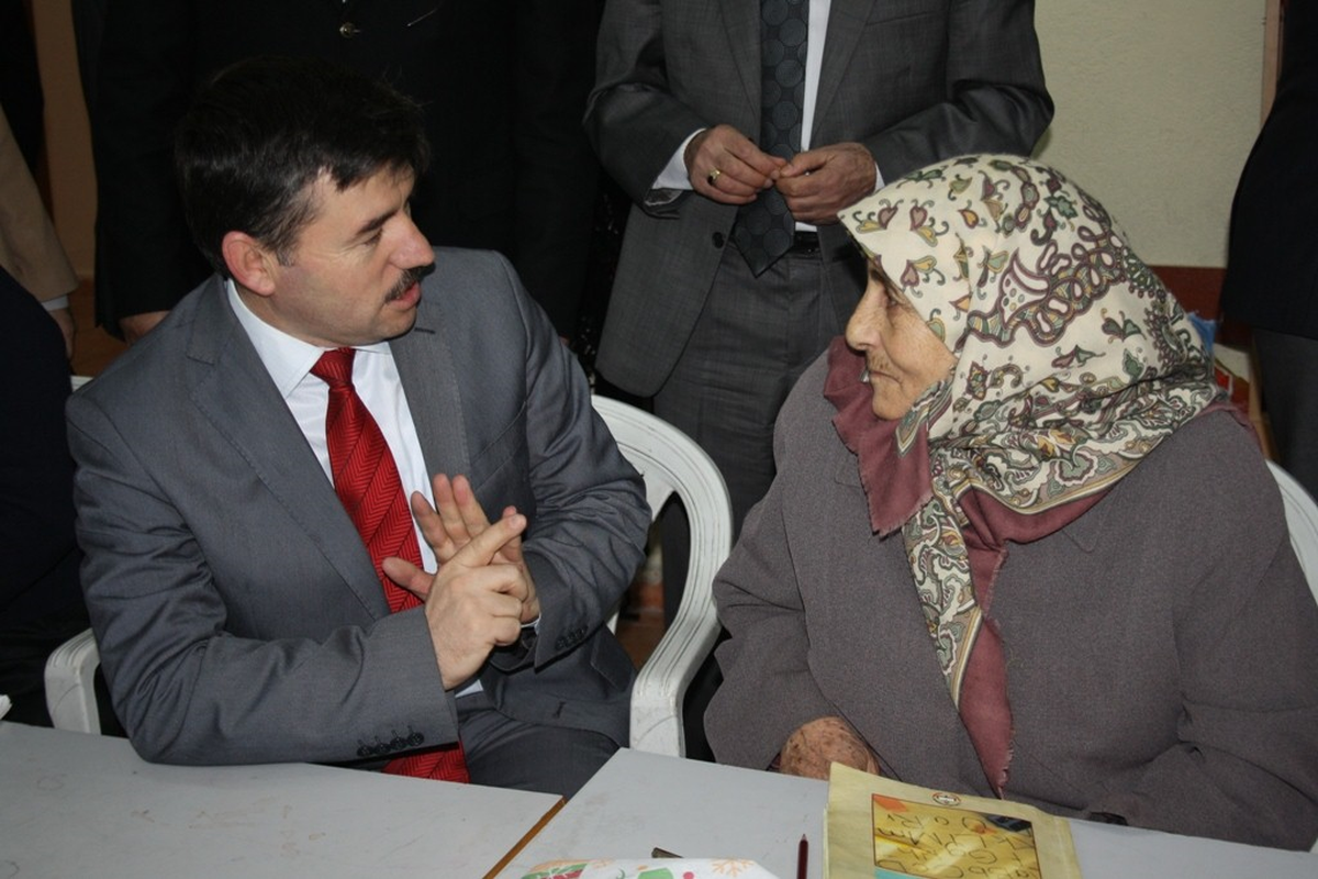 72 Yaşında Okuma Yazma Öğreniyor