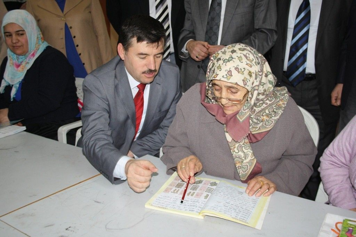 72 Yaşındaki Kadının Okuma Azmi