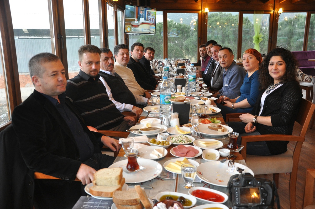 AK Parti Soma Teşkilatı, Gazetecileri Kahvaltıda Ağırladı