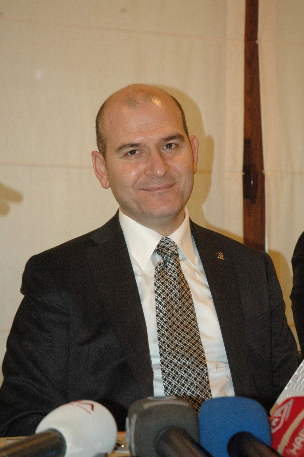Ak Partili Soylu Paris\'teki Olayı Değerlendirdi