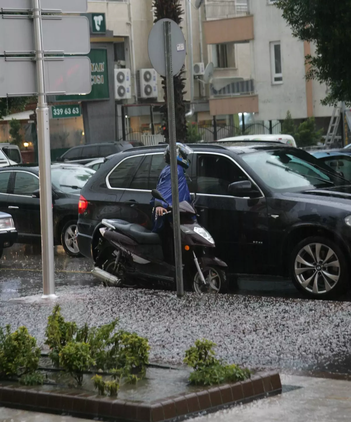 Antalya\'da Yağmur ve Dolu Ulaşımı Olumsuz Etkiledi