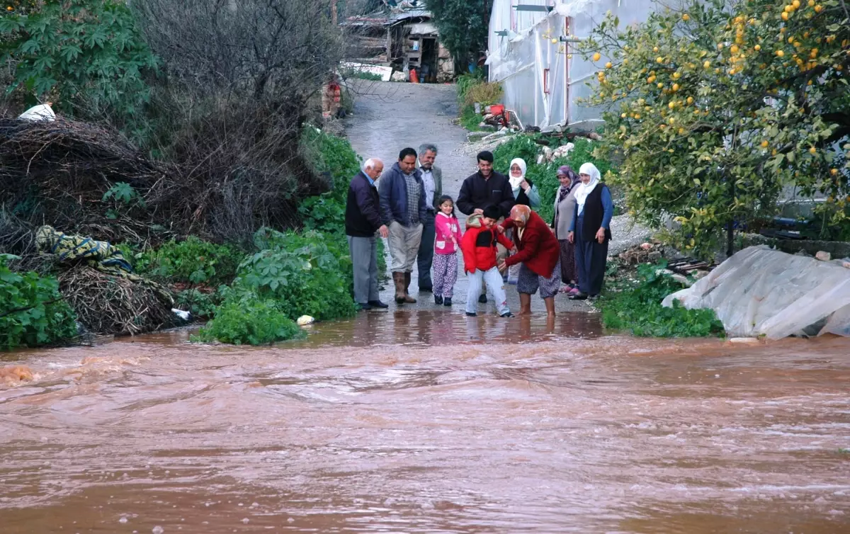 Antalya\'nın Demre İlçesinde Sel