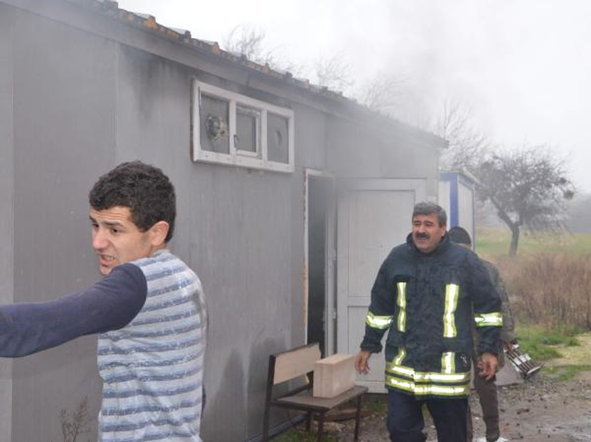 Çorlu\'da İşçilerin Kaldığı Baraka Yandı