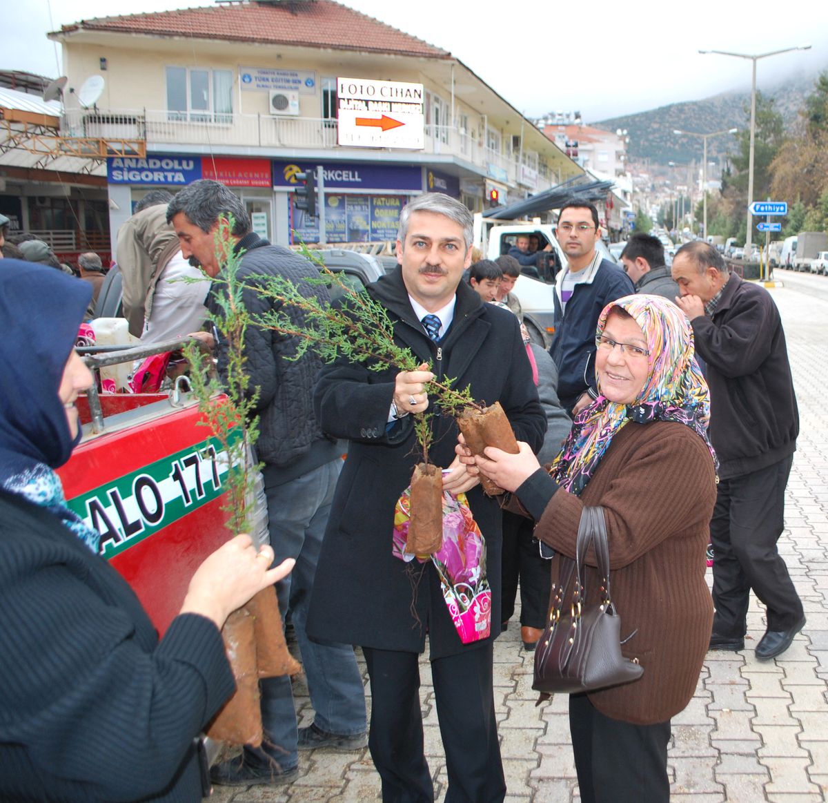 Elmalı\'da İki Bin Fidan Dağıtıldı