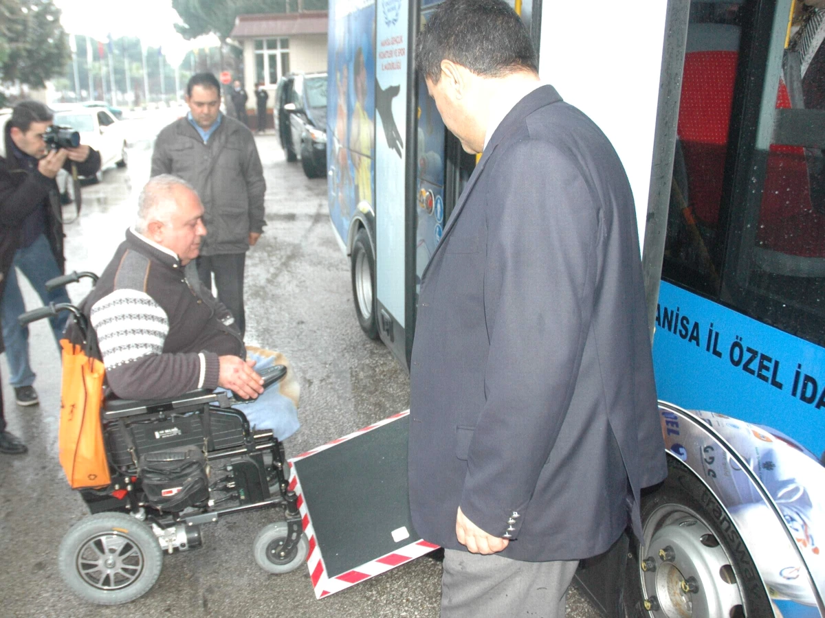 Engelli Sporcu Minibüsü Tanıtıldı