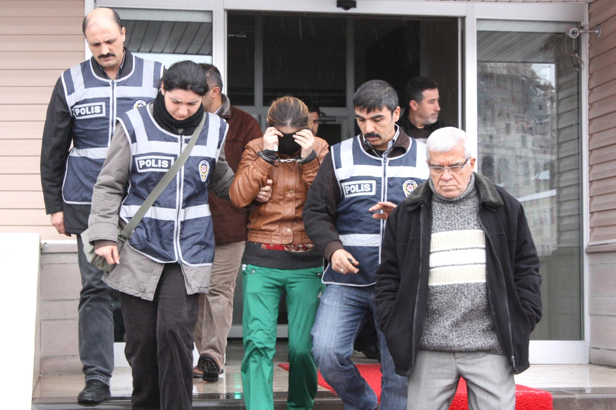 Gizlice Doğurduğu Bebeği Çöpe Attı