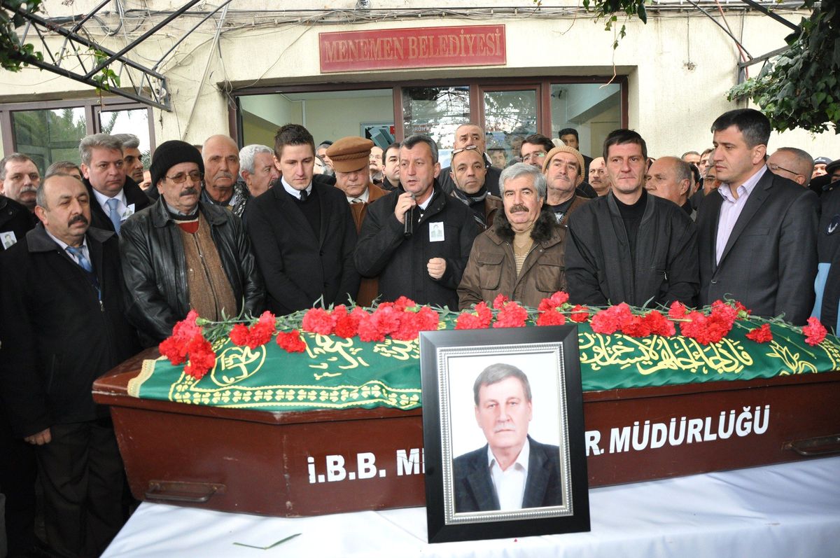 Eski Başkan Kalbine Yenildi