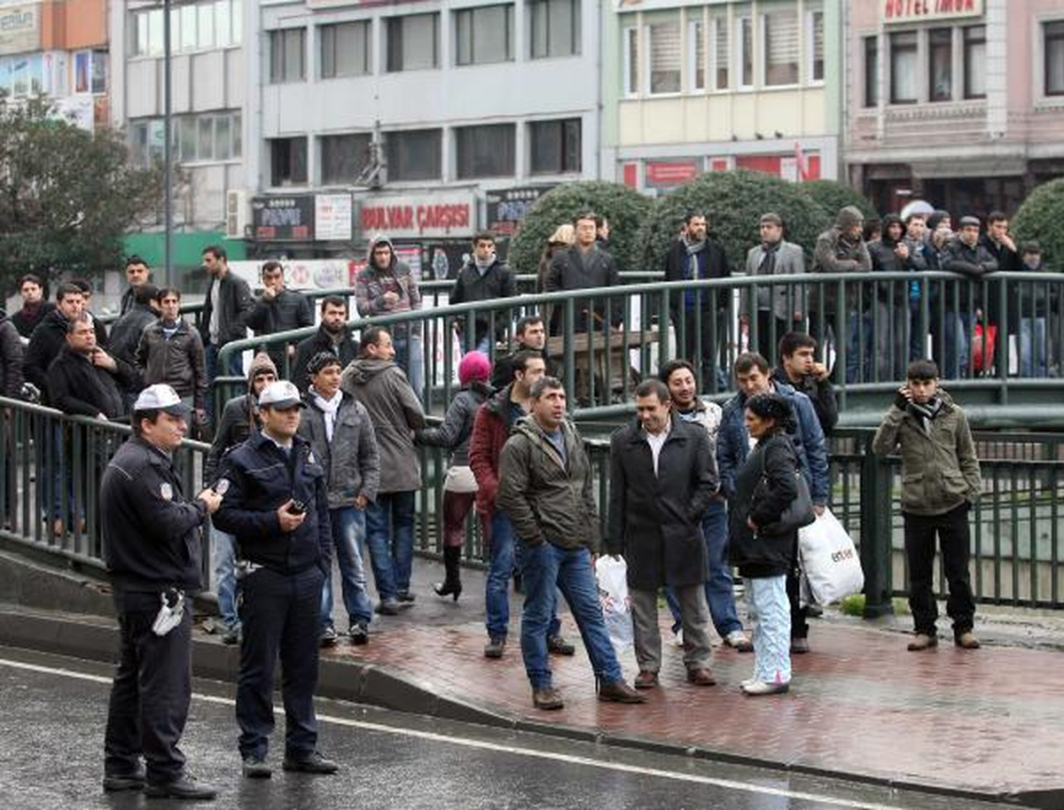 Fatih\'te Şüpheli Çanta Korku Yarattı