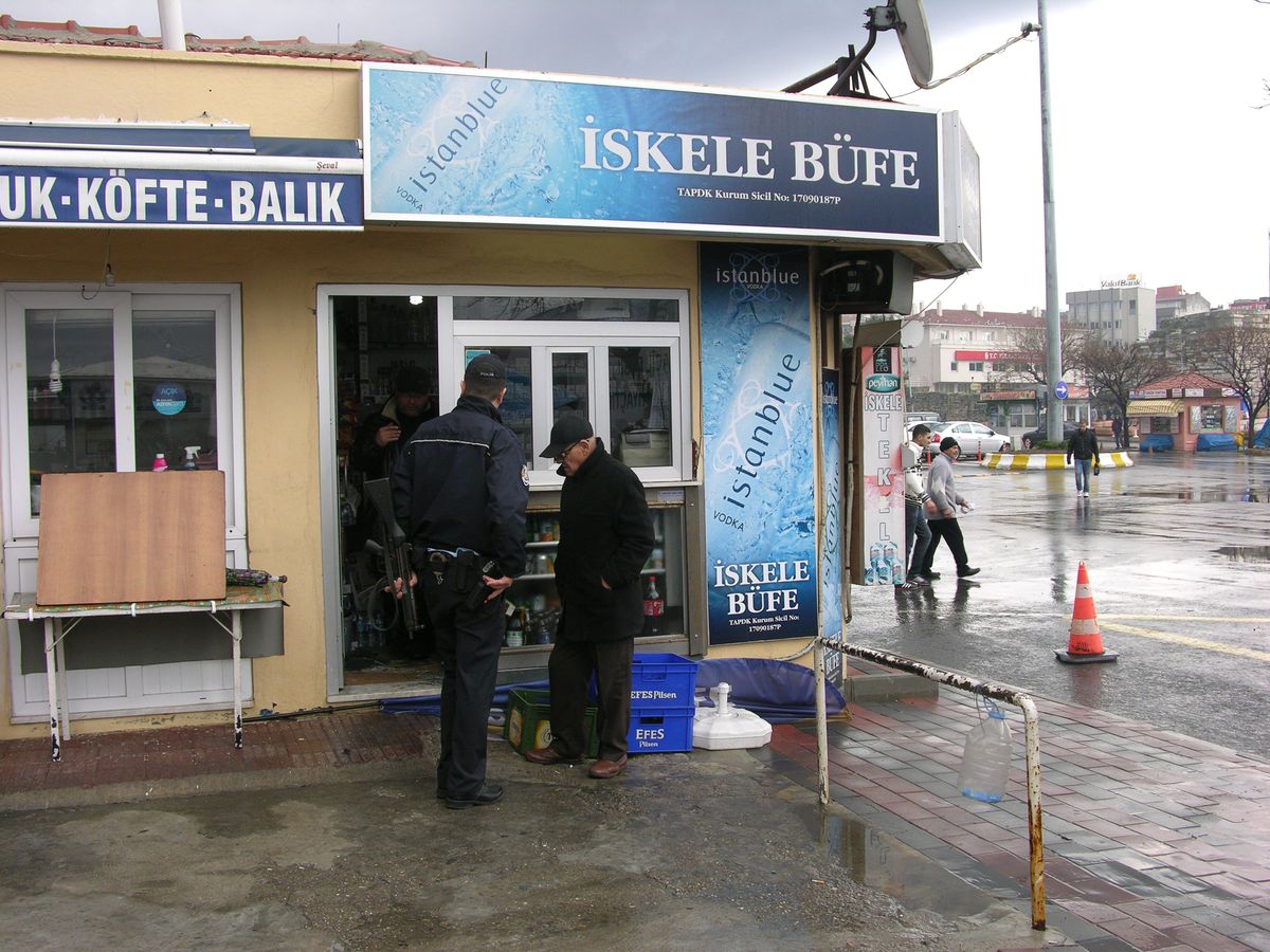 Hırsızlar Sigara Çaldı