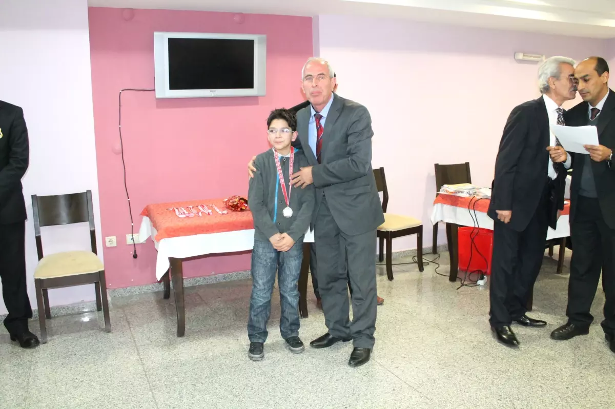 İlçeler Arası Satranç Turnuvası Selçuk'ta Yapıldı
