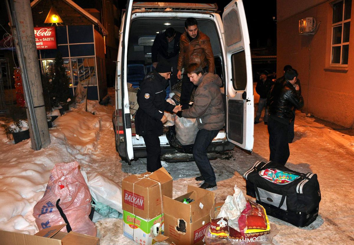 İşçileri Taşıyan Minibüste Kaçak Sigara Ele Geçirildi