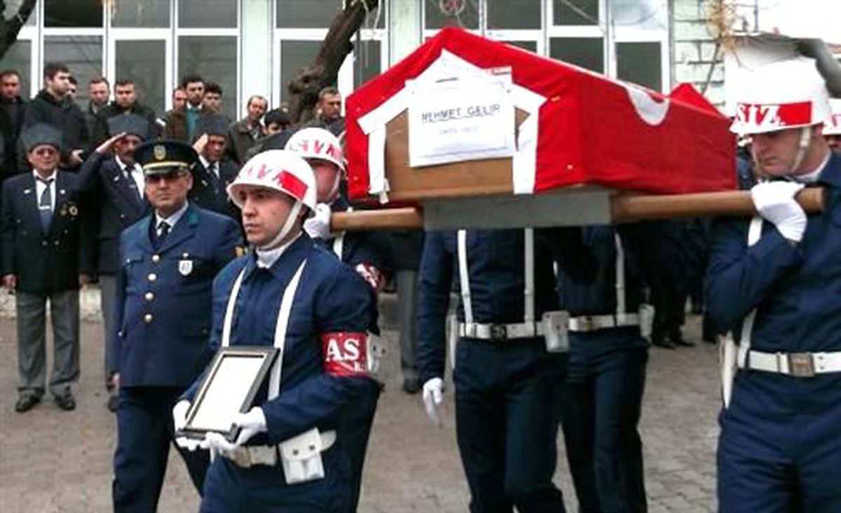 Kıbrıs Gazisi Toprağa Verildi
