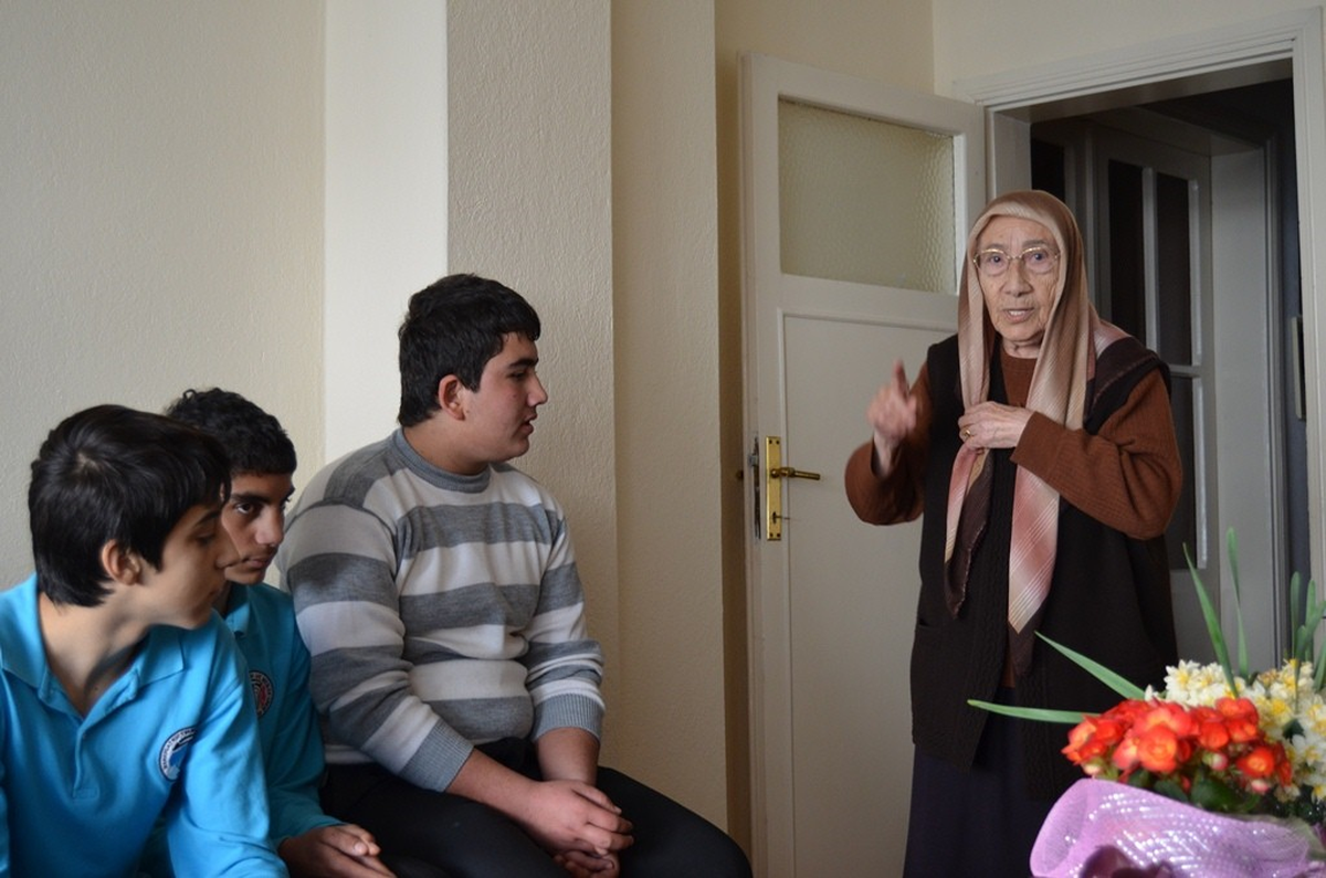 Kız Meslek Lesisi\'nden Gönüllü Torun Projesi