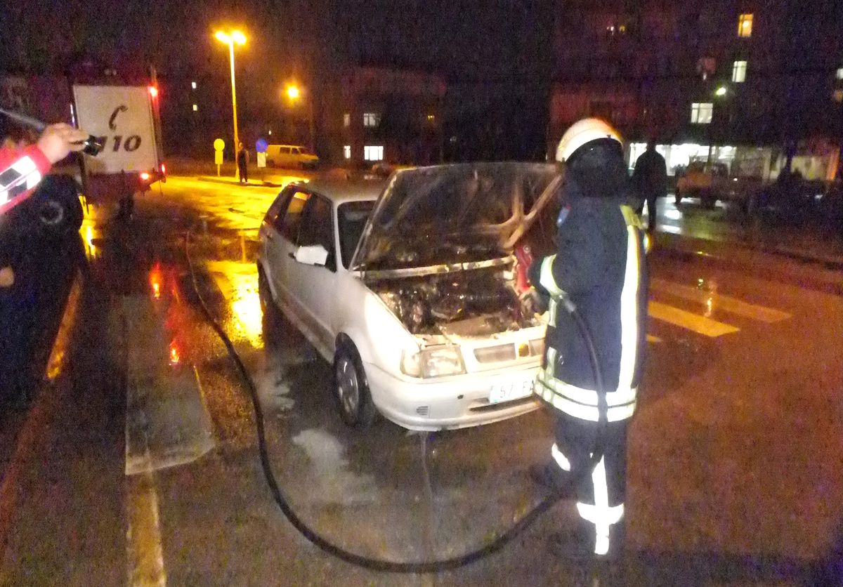 Kocaeli\'nde Otomobil Yangını