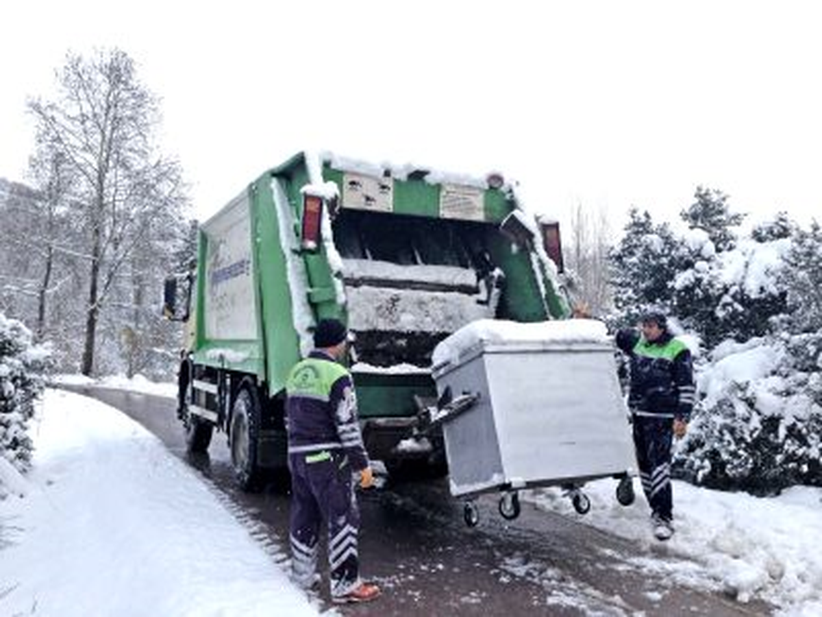 Köylerin Çöpleri Karda da Toplandı