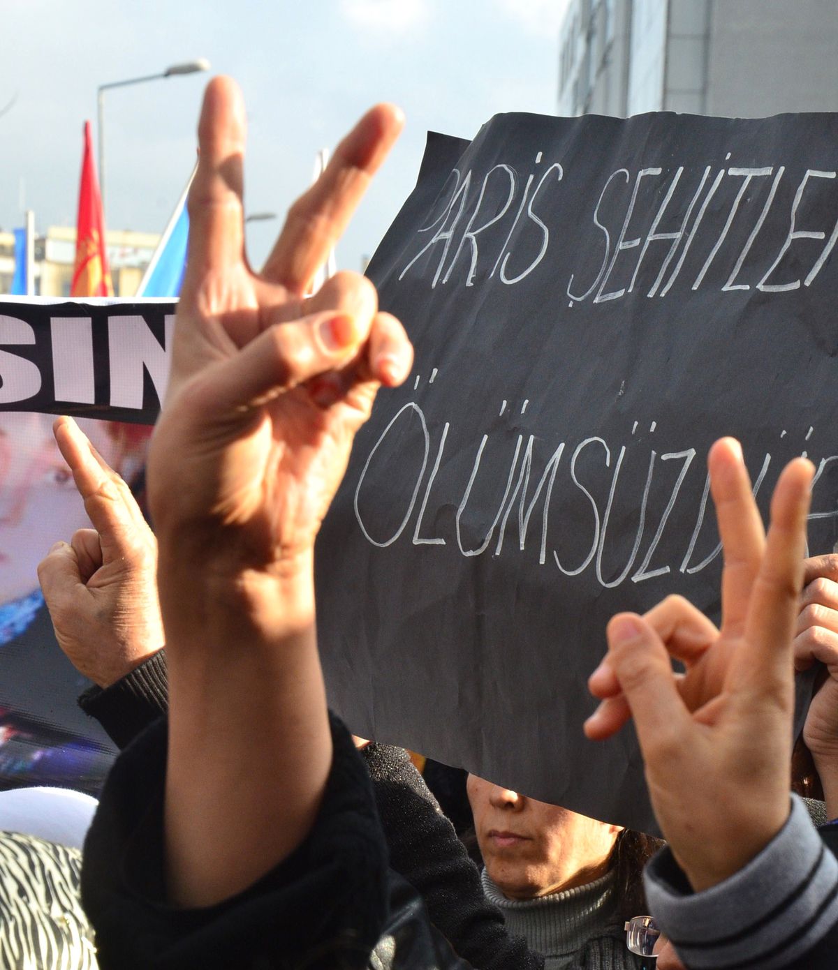 Paris\'te Öldürülen PKK\'lılar İçin Eylem Yaptılar
