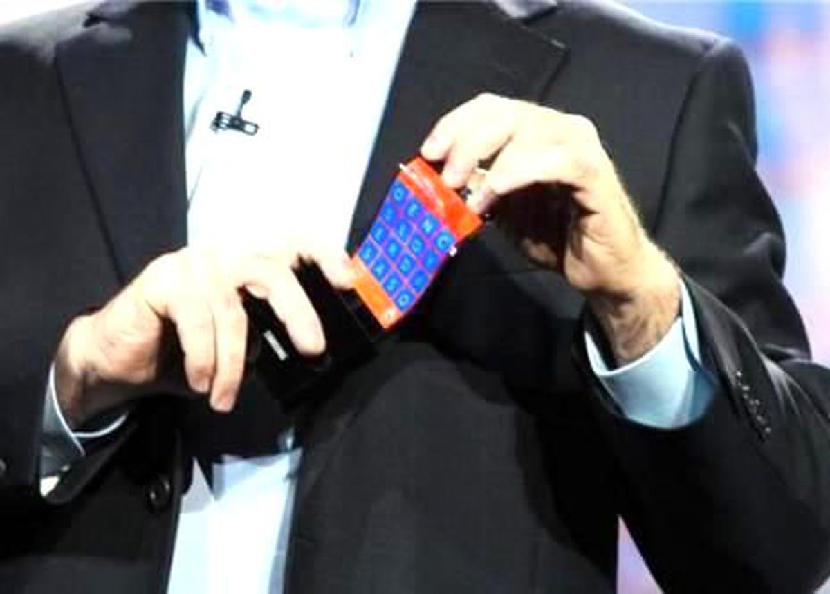 Samsung\'dan Bükülebilen Telefon