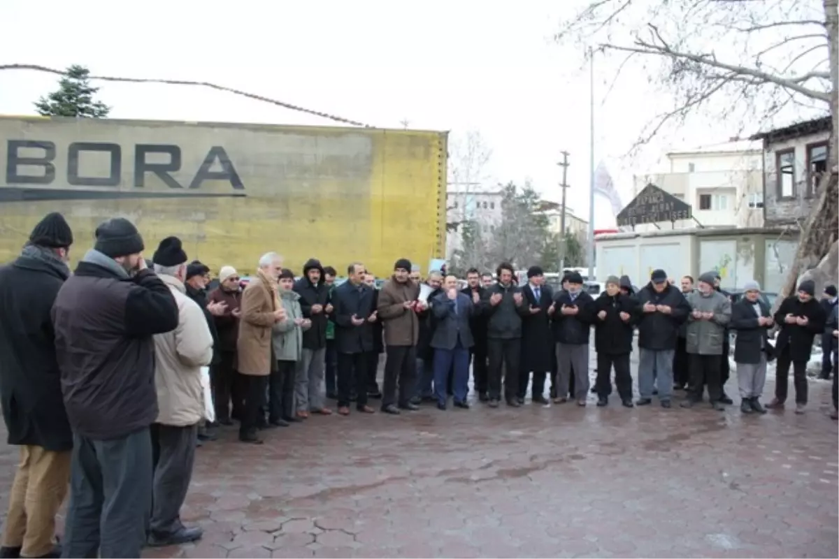 Sapanca'da Suriye'ye Gönderilmek Üzere Toplanan Yardımlar Dualarla Yola Çıktı