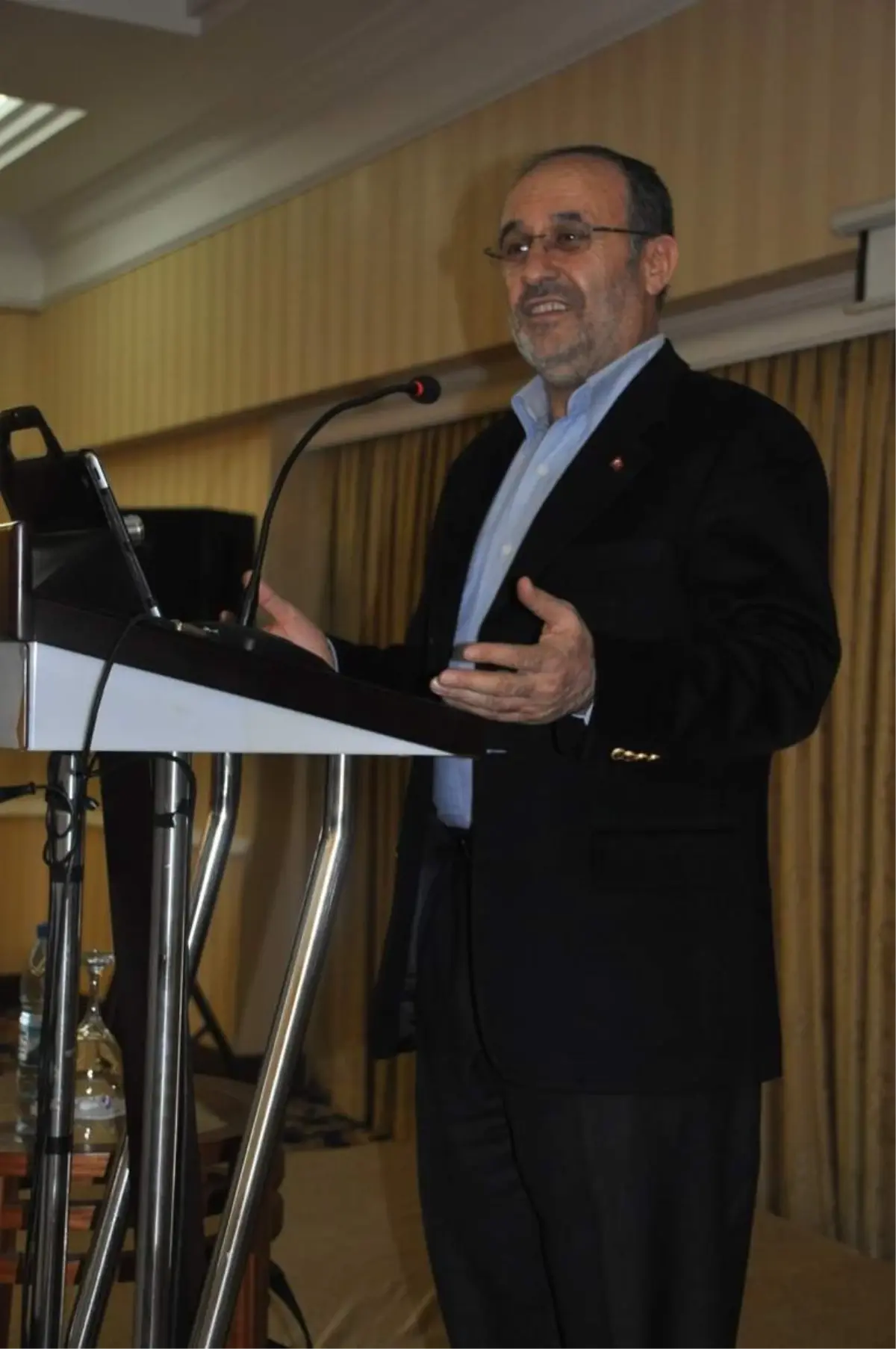 Siyaset Akademisi\'nin Son Konuğu Kapusuz Oldu