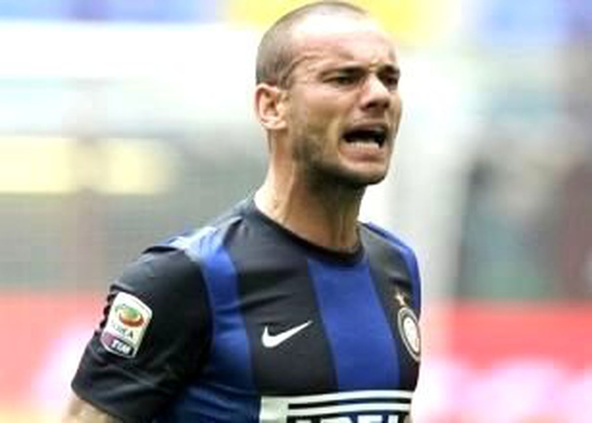 Sneijder\'in Menajeri Kafa Karıştırıyor