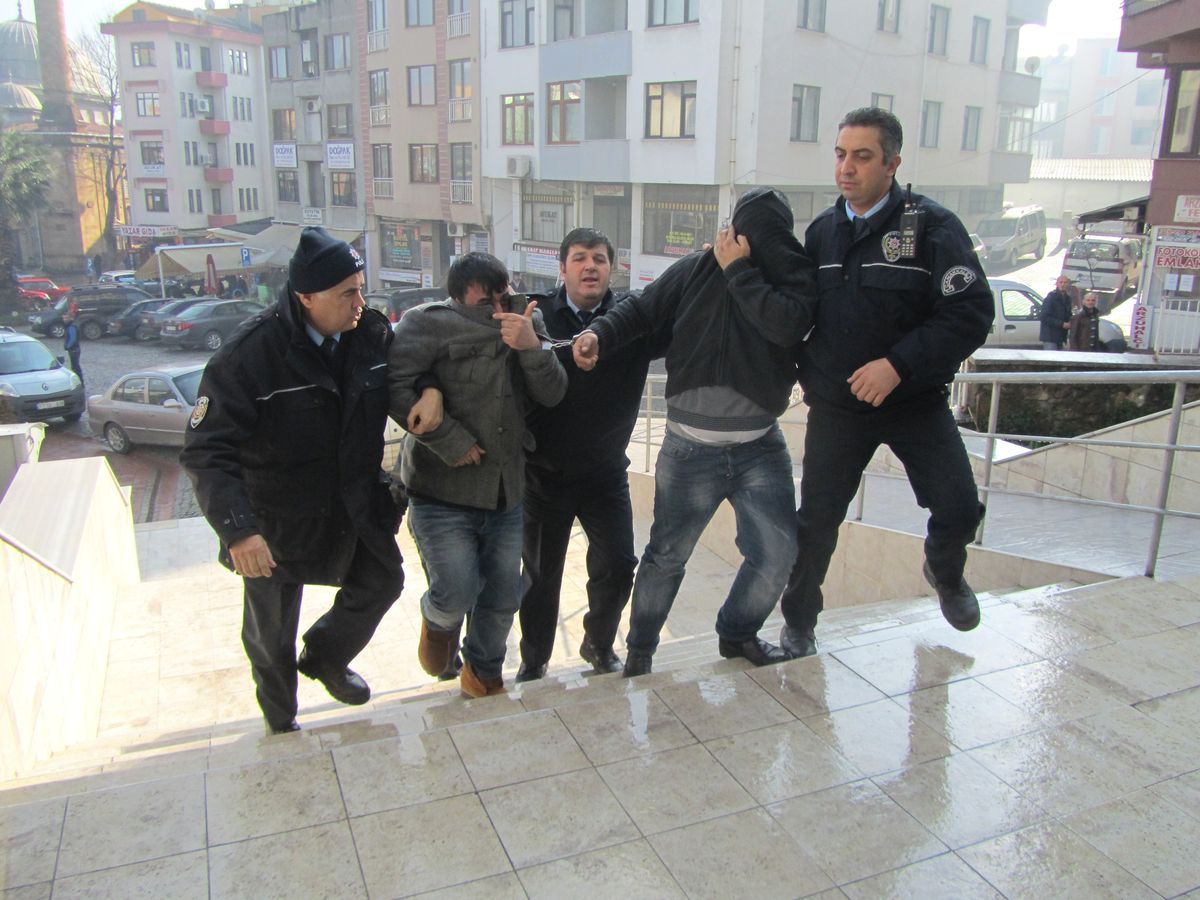 Şüpheliler Kaçtı, Polis Kovaladı