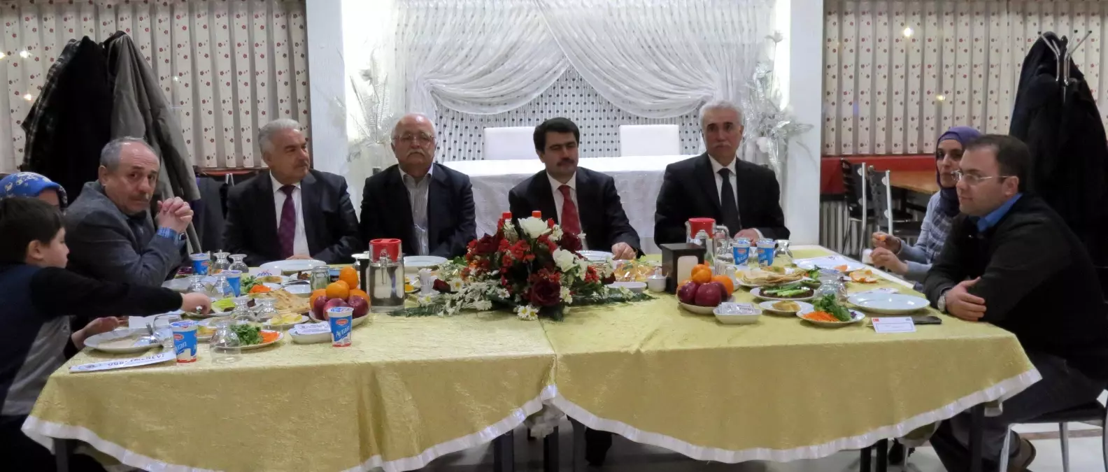Vali Şahin'den Medya Temsilcisi ve Çalışanlarına Yemek