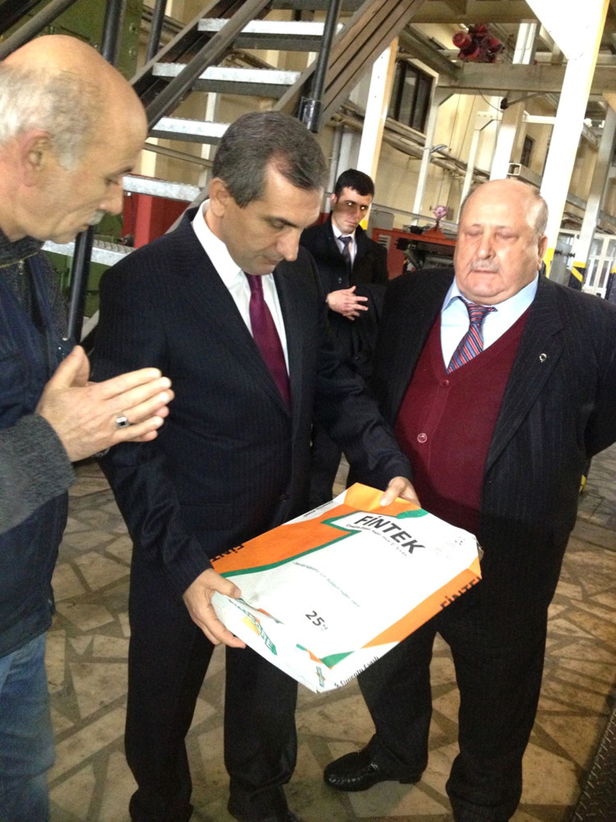 Vali Yazıcı\'dan Kraft Torba Fabrikasına Ziyaret