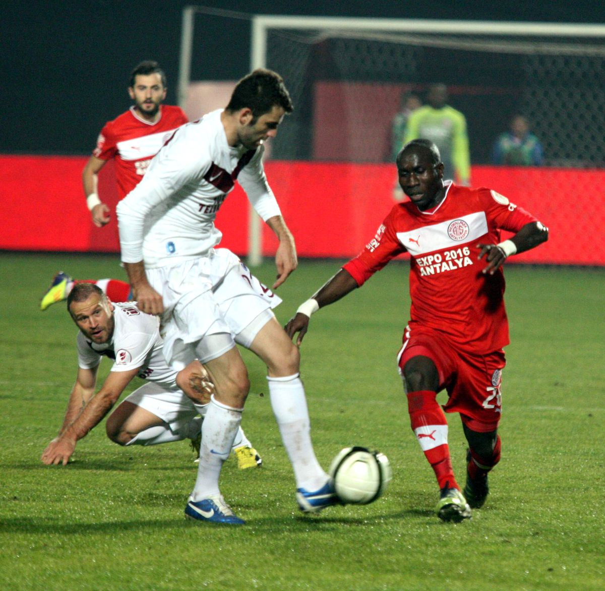 Trabzon\'dan Antalya\'ya Geçit Yok!