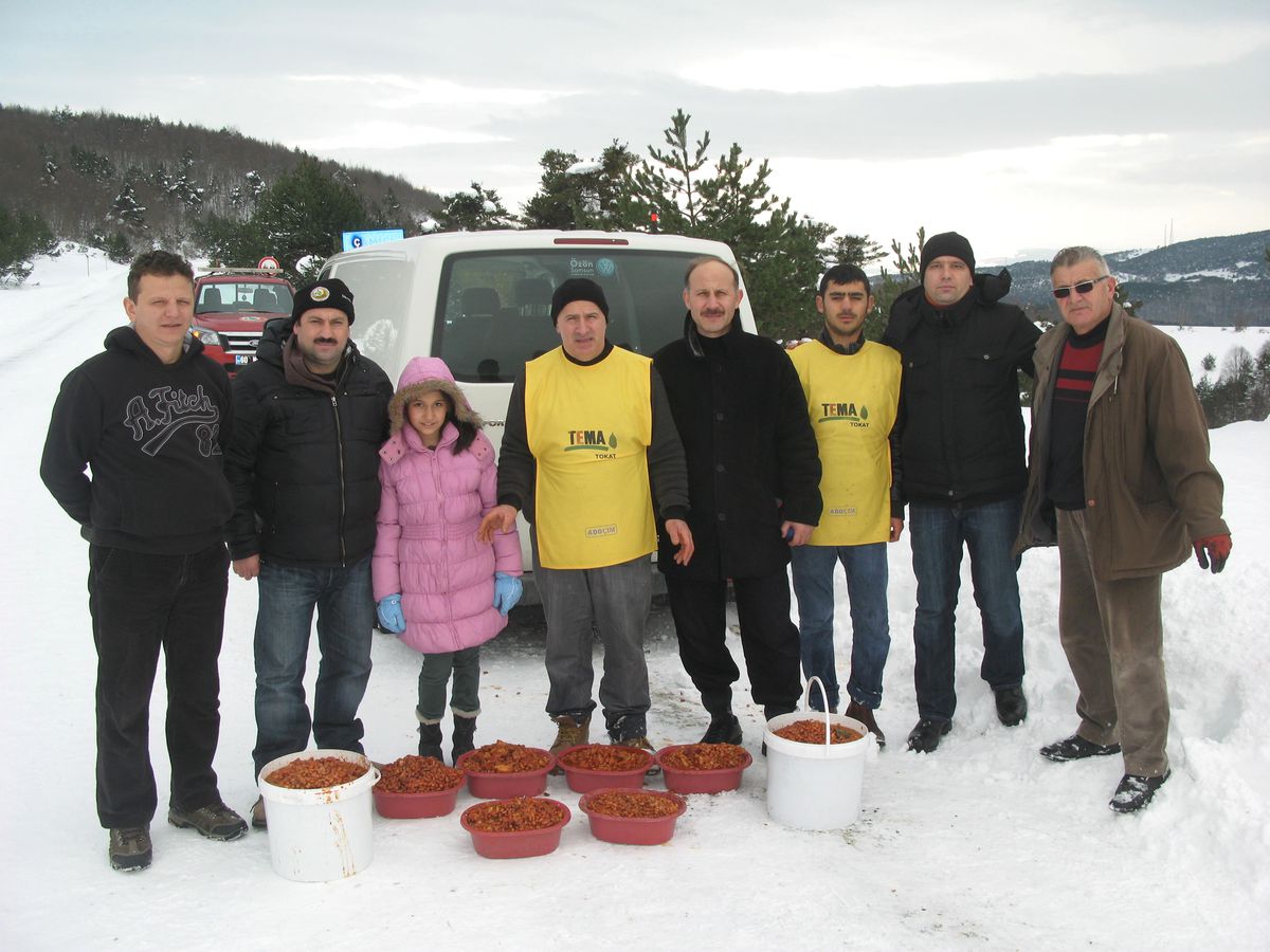 Aç Kalan Yaban Hayvanlarına 1 Ton Yiyecek