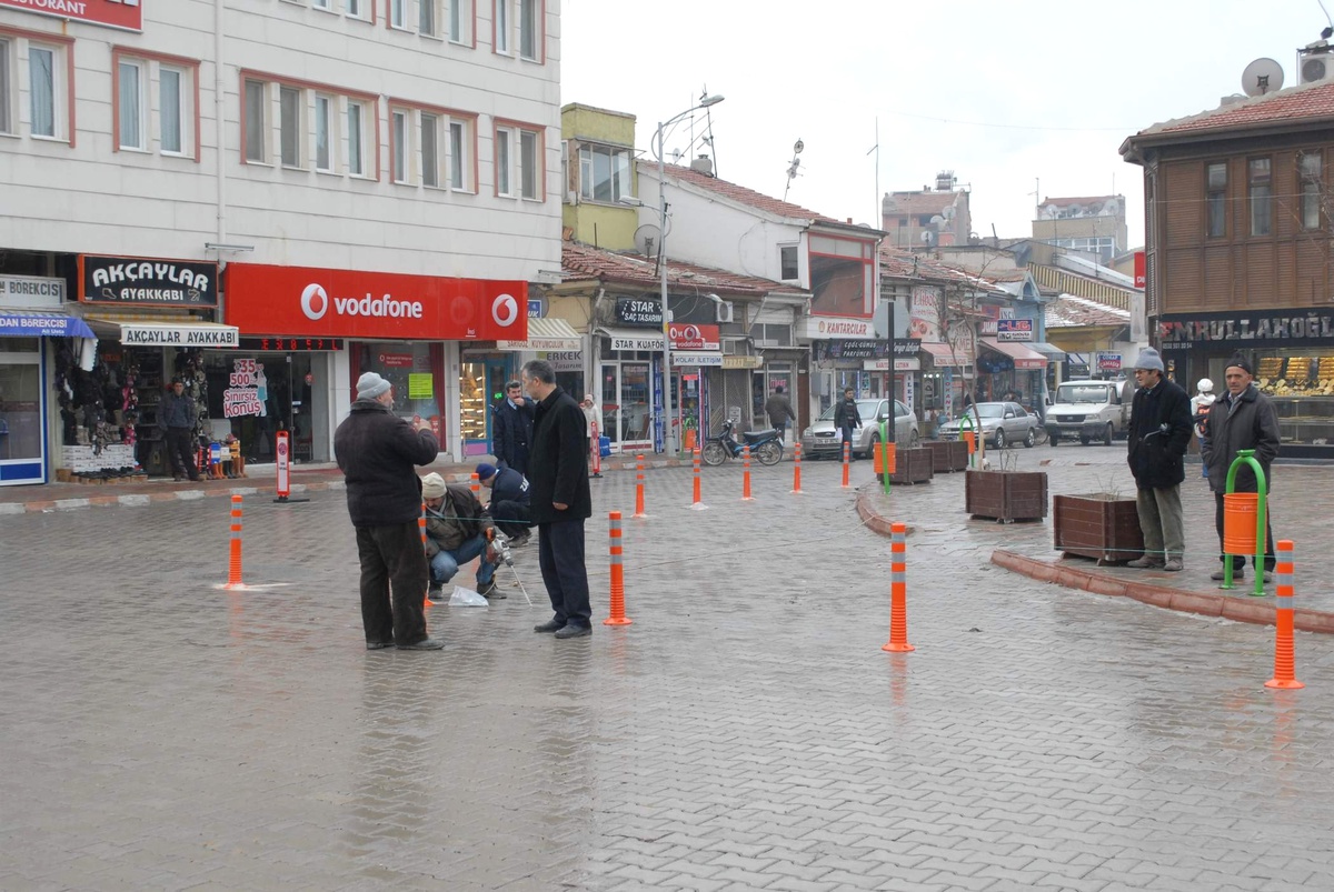 Bolvadin Meydanı\'nda Park Yeri Düzenlemesi